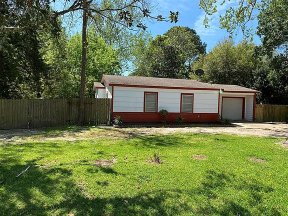 3rd image of 2103 Magnolia Dr