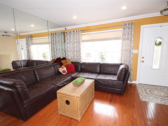 2nd image of 902 Elbe Ave