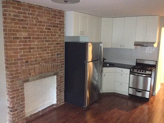 Rented by Halvatzis Realty | media 16