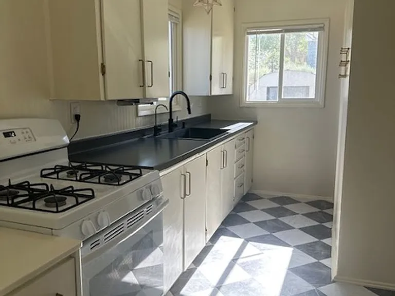 72 Virginia St — Photo 1