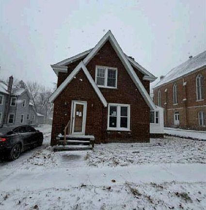 2nd image of 123 Seward St