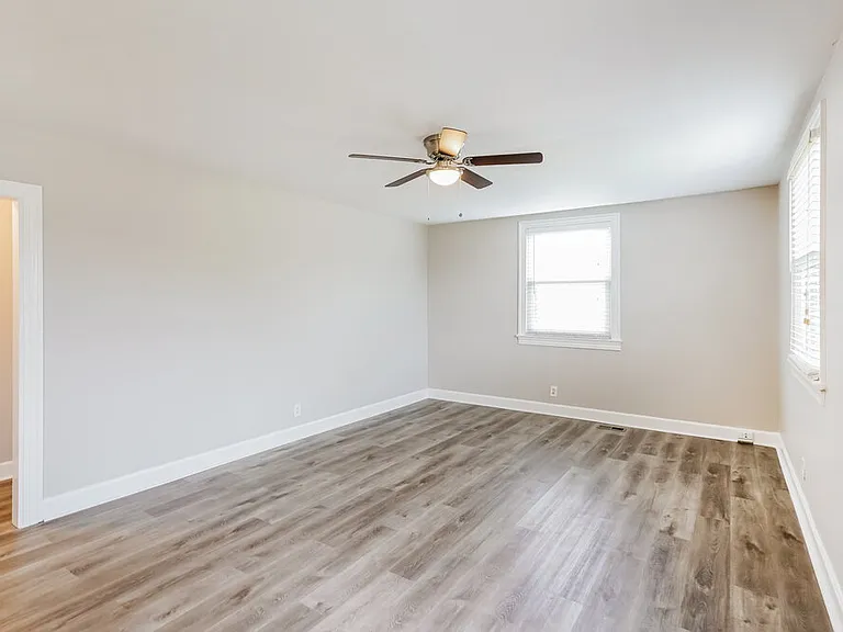 123 Ray Ave — Photo 3