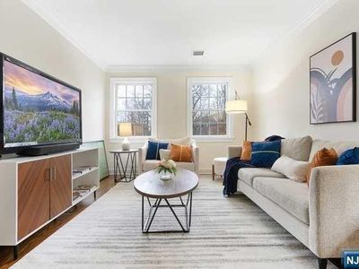 180 Edgewater Rd APT 2G, Cliffside Park, NJ, 07010