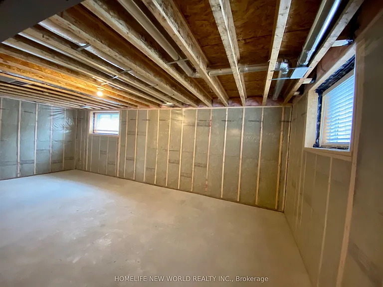 70 McLean Ave — Photo 18