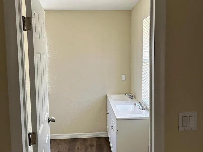 371 Banyan Ave — Photo 13