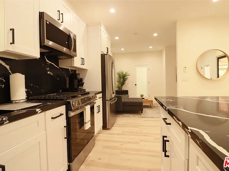 9040 Phyllis Ave #D — Photo 8