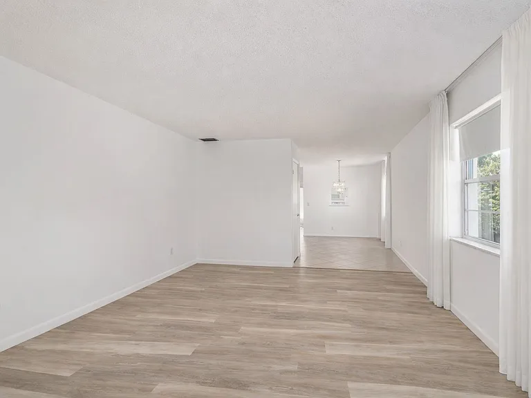 1225 NW 21st St #815 — Photo 8