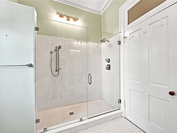39th image of 904 Juliana St