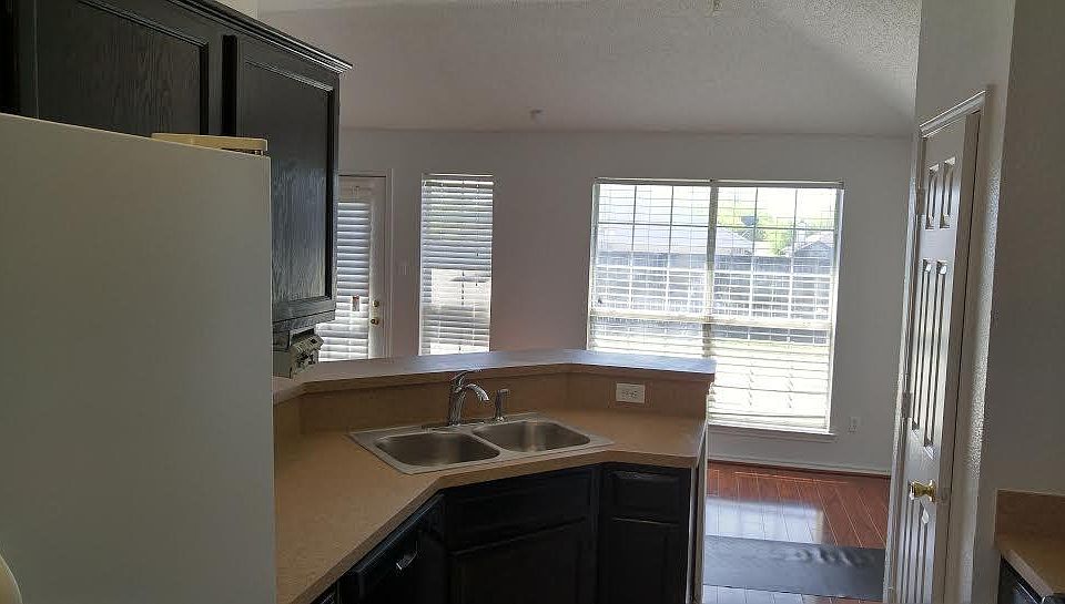 2nd image of 1120 Becky Ln