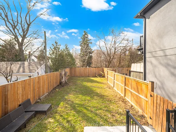 195 Danforth Rd, Toronto, ON M1L 3X1