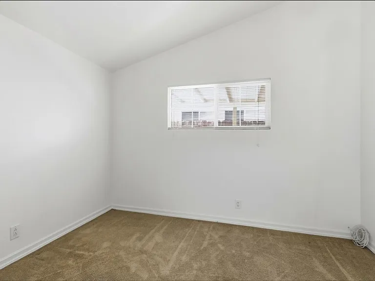 421 Burgoyne St — Photo 16