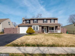 44 Rambler Ln, Levittown, PA 19055