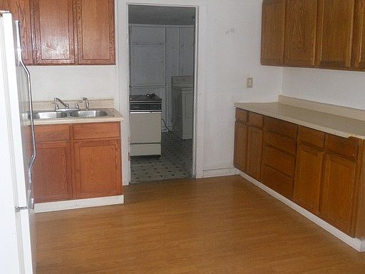 2nd image of 118 S Lincoln St