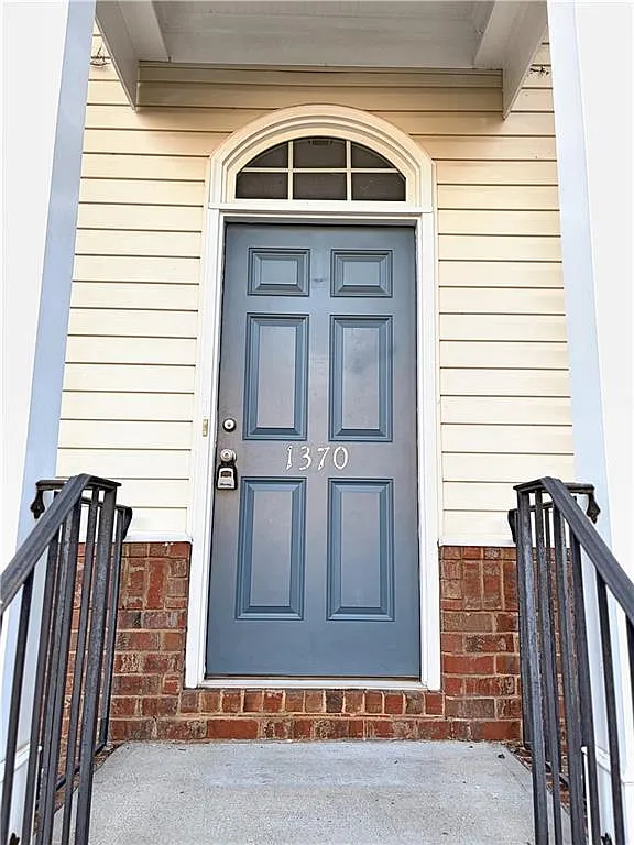 3 bed, 3.5 bath, 1732 sqft, $2,290 — Photo 2