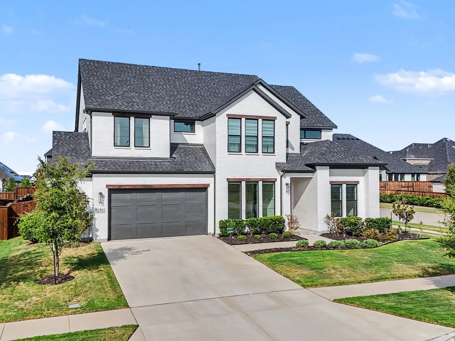 5 bed, 5.5 bath, 4230 sqft, $6,300 — Photo 2