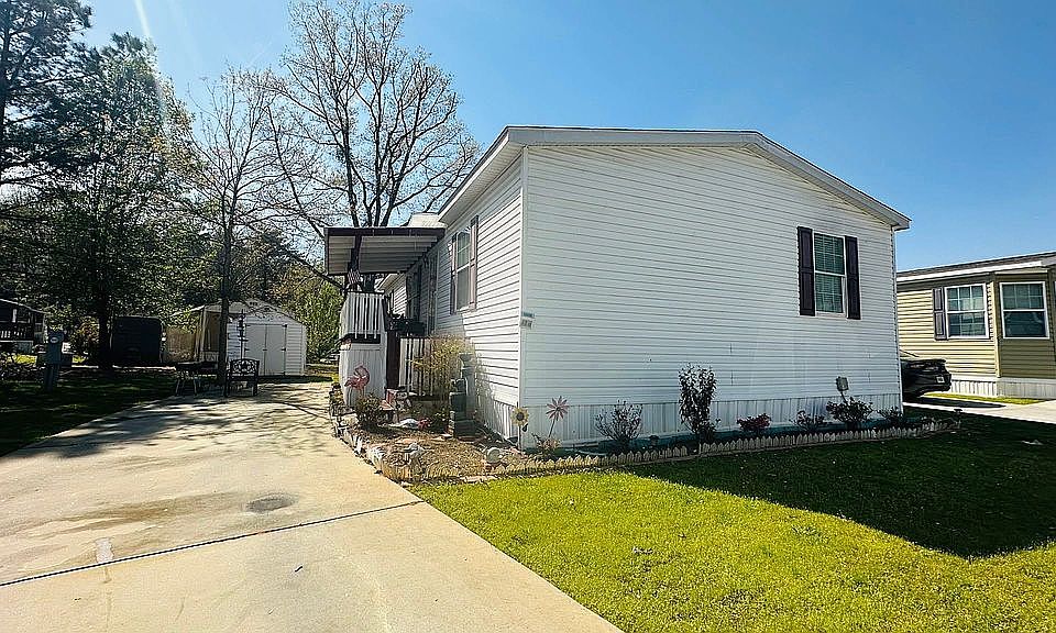 1st image of 48 E Cardinal Ln