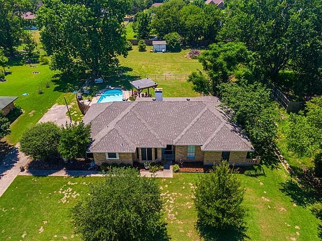 1st image of 121 Lorene Dr