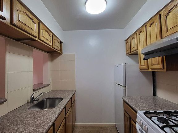 4th image of 950 41st St APT 3B