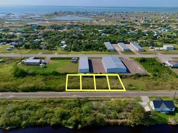 69 Saint Charles Loop W #72, Rockport, TX 78382