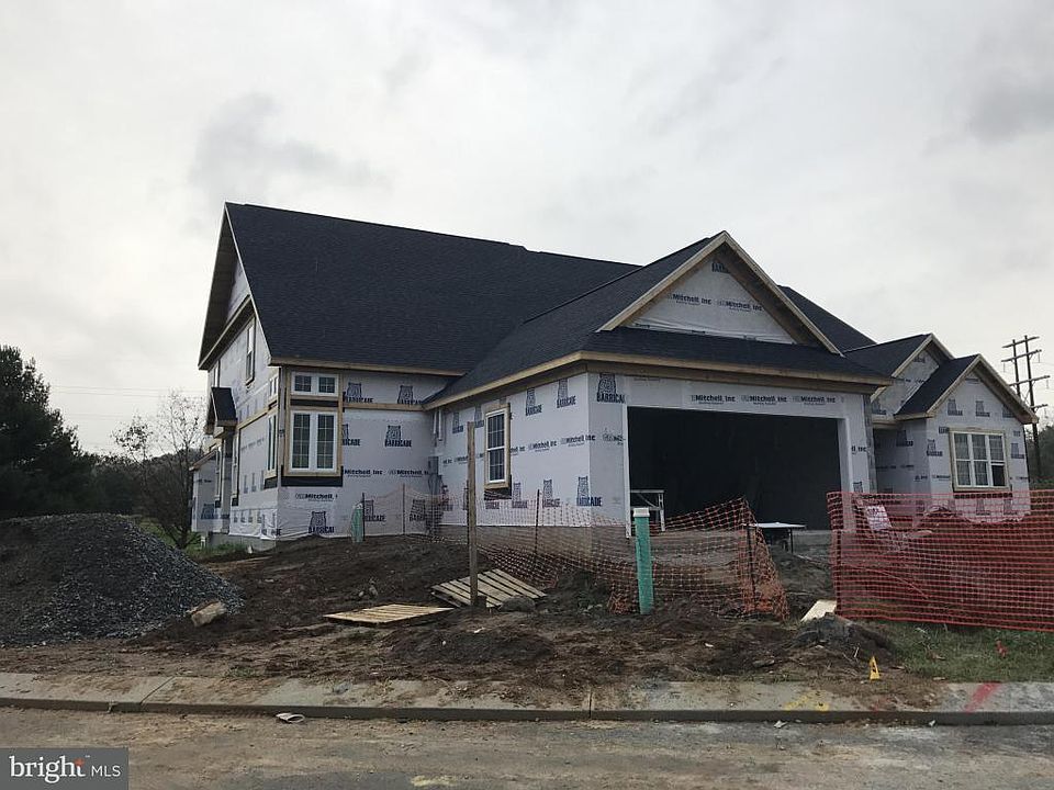 1st image of 330 Sawgrass Dr