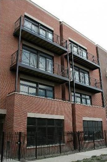 1st image of 3118 W Walton St Unit 1