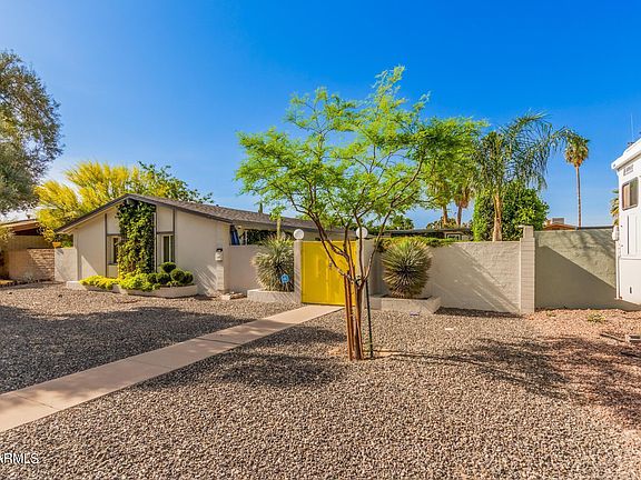 3rd image of 2414 W Paradise Drive