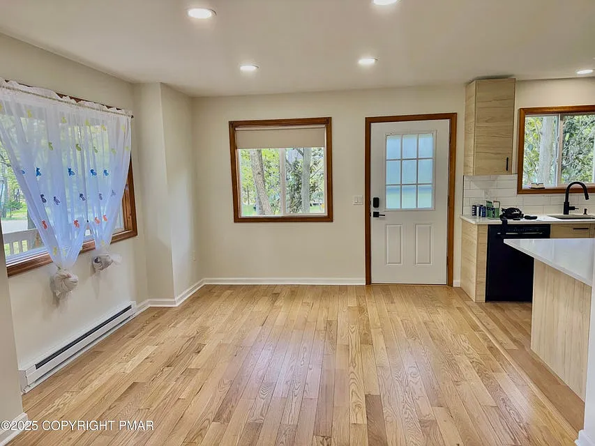 3 bed, 1436 sqft, $2,250 — Photo 3