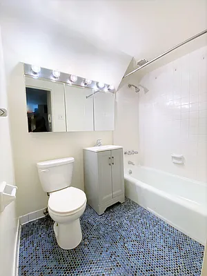 Rented by City Connections Realty | media 15