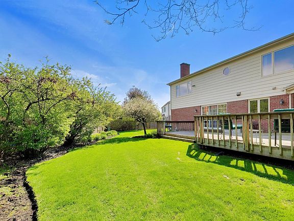 3rd image of 1038 Elmdale Rd