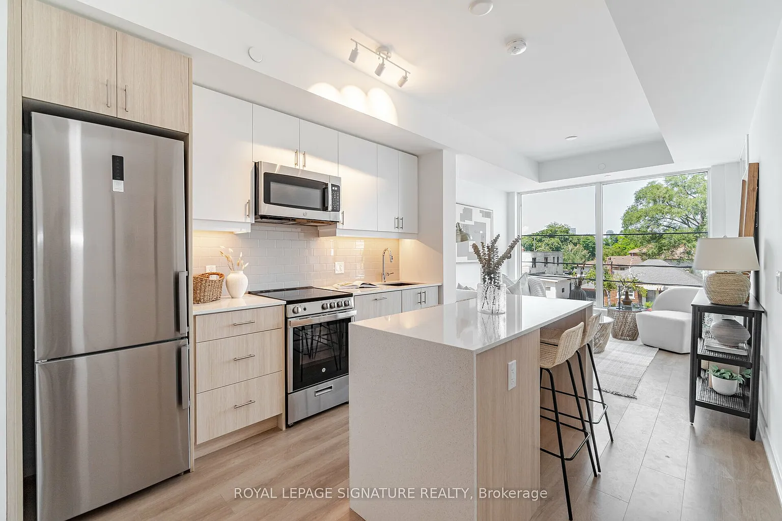 1195 The Queensway #204 photo 1