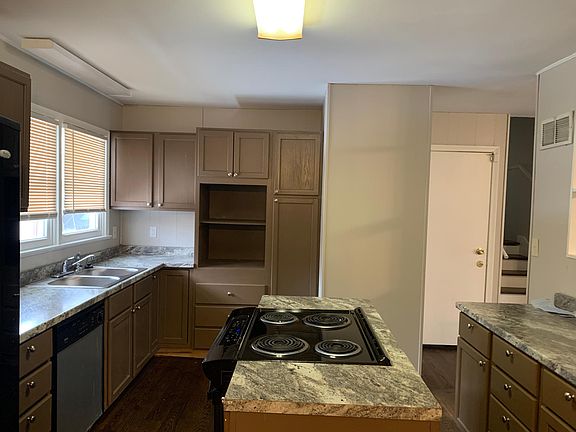 4th image of 13516 Bennington Ave