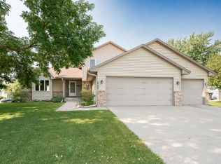 5705 Vinewood Ln N, Plymouth, MN 55442