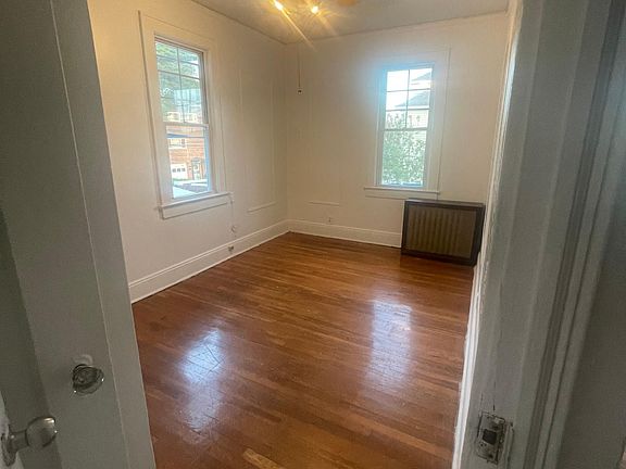 4th image of 1046 E 241st St #2R
