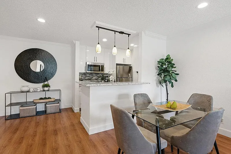 1 bed, 1.0 bath, 717 sqft, $1,800 — Photo 1