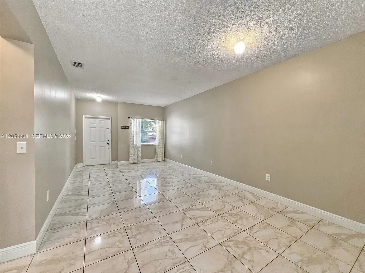 Towngate Condo Three — Photo 3