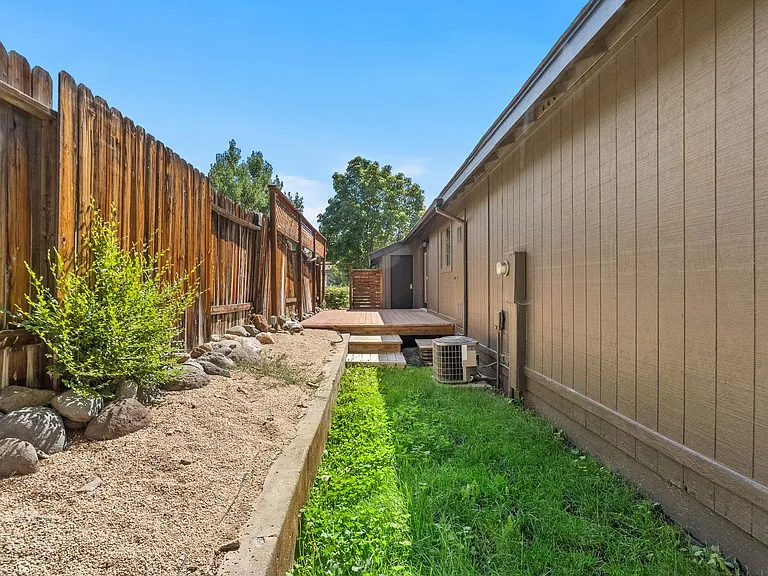 145 Summerset Dr — Photo 34