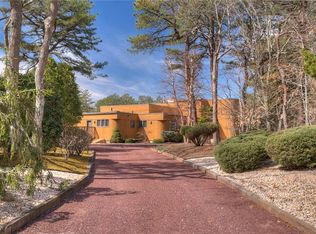 5 Whippoorwill Ct, East Quogue, NY 11942