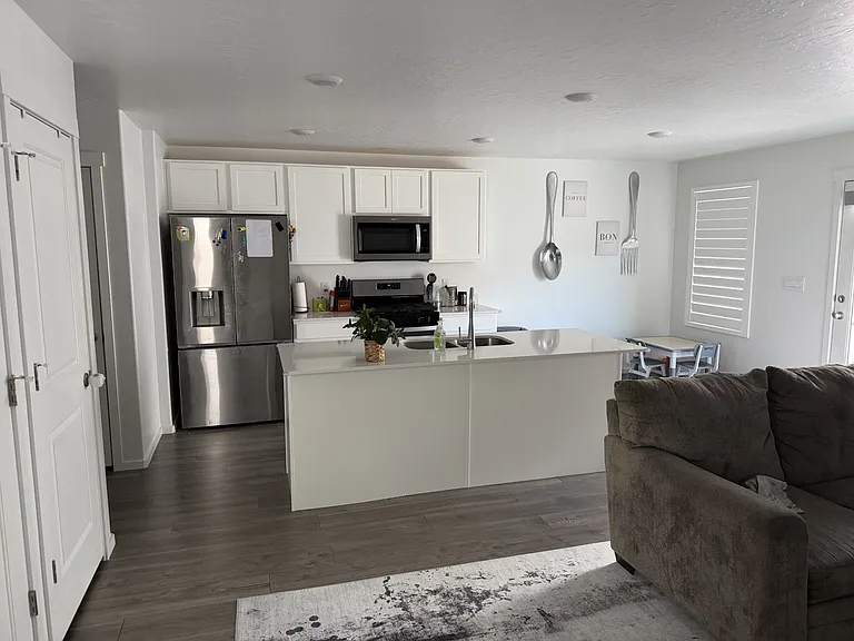 3826 S Landmark Ln — Photo 4