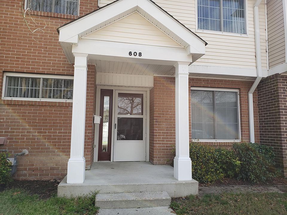 1st image of 608 Corning Ct