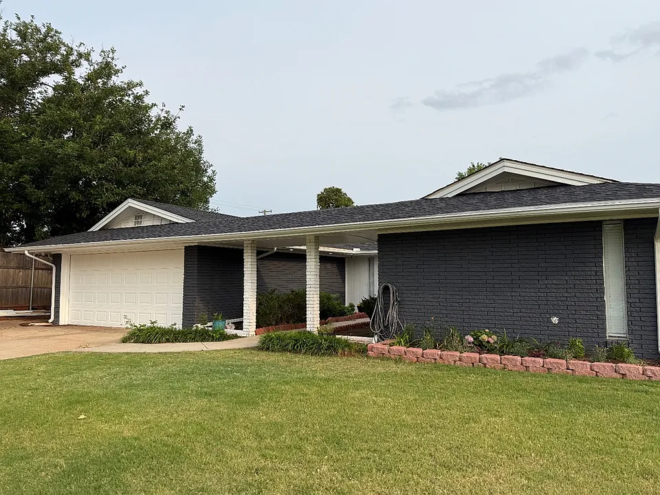 5900 NW 82nd Cir