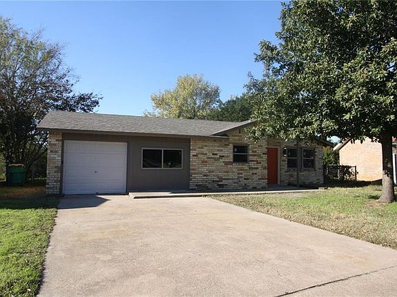 2nd image of 819 N Lisa Ln
