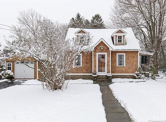 Charming cape with detached 1 car garage