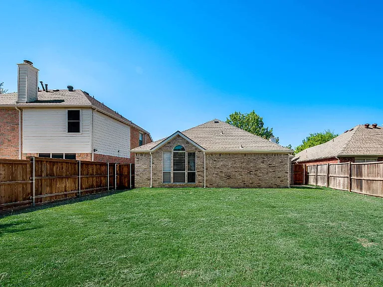 5909 Berkshire Rd — Photo 23
