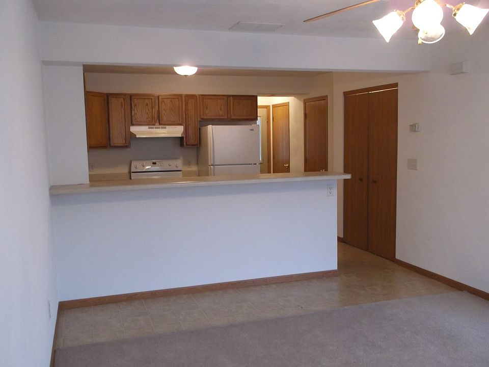 1st image of 740 Fountain View Dr APT G