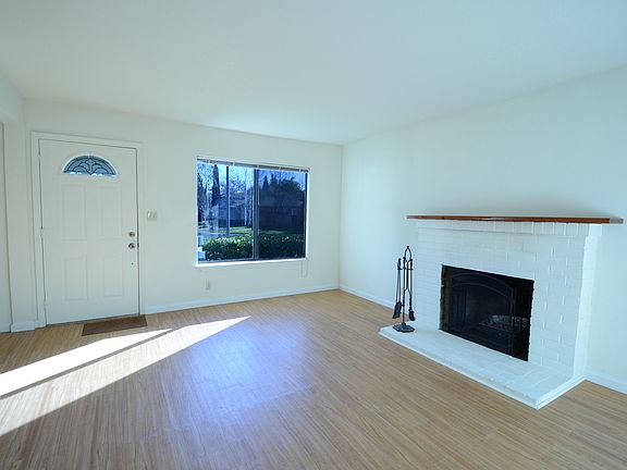 3rd image of 812 Elisa Way