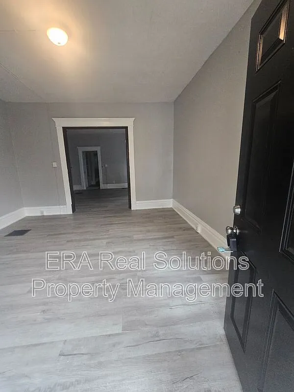 4 bed, 2.0 bath, 1830 sqft, $2,100 — Photo 4