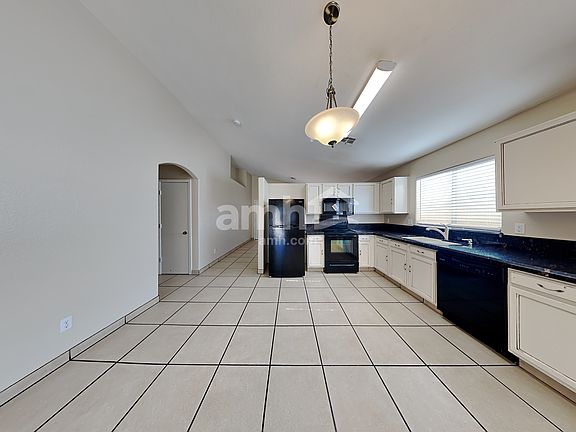 3rd image of 6332 W Winslow Ave