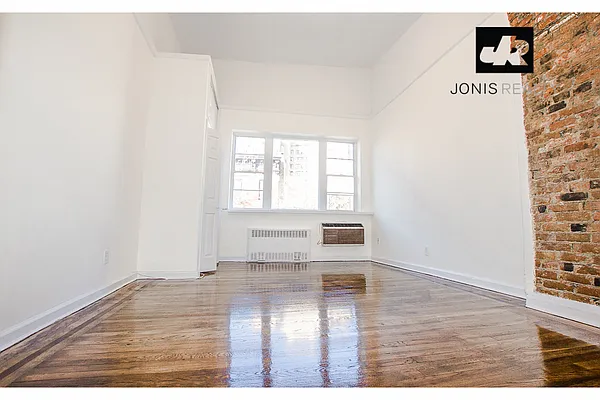Rented by Jonis Realty | media 6