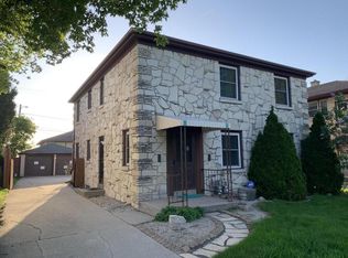 2207 S 98th St, West Allis, WI 53227