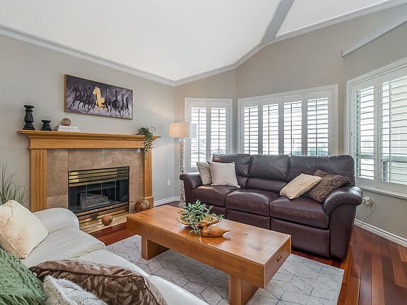 4th image of 11965 84a Ave #3